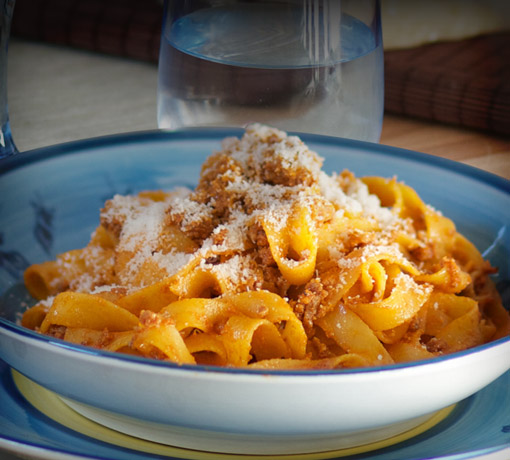 Il ragù o sugo alla bolognese Il ragù o sugo alla bolognese